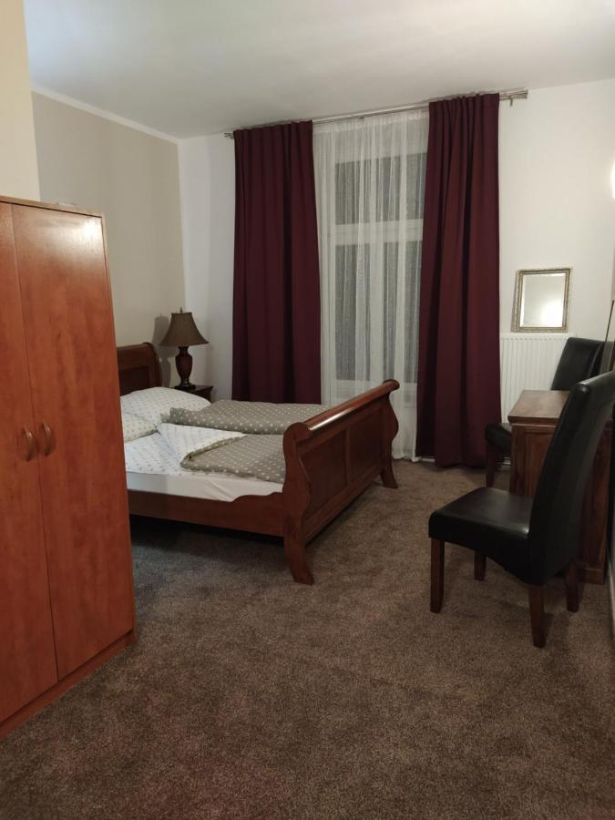 Hotel Koruna Penzion Teplice nad Metují Kültér fotó