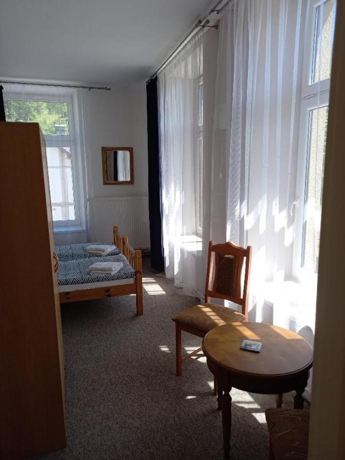 Hotel Koruna Penzion Teplice nad Metují Kültér fotó