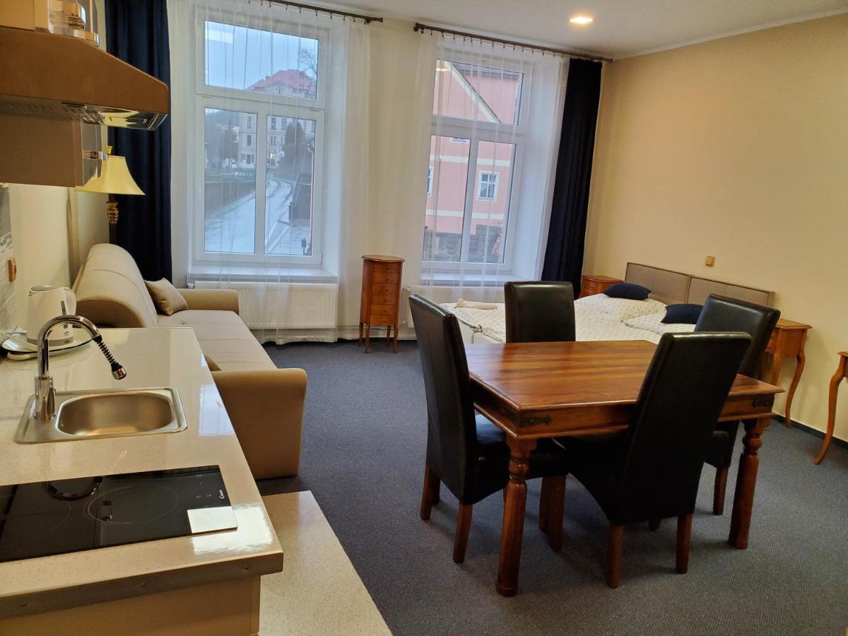 Hotel Koruna Penzion Teplice nad Metují Kültér fotó