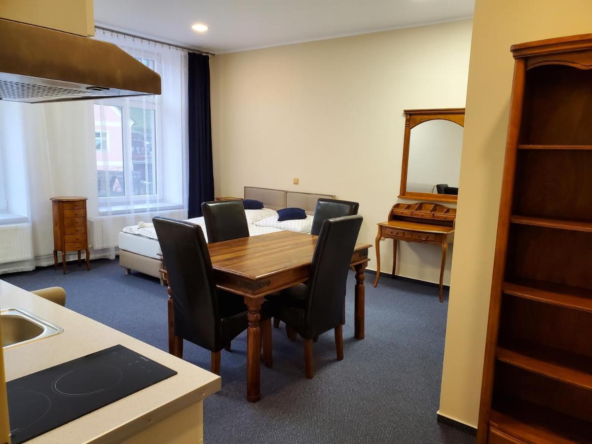 Hotel Koruna Penzion Teplice nad Metují Kültér fotó