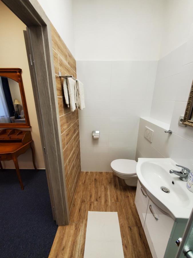 Hotel Koruna Penzion Teplice nad Metují Kültér fotó