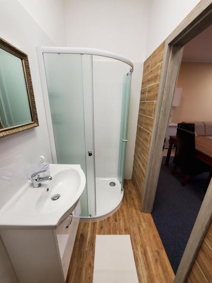 Hotel Koruna Penzion Teplice nad Metují Kültér fotó