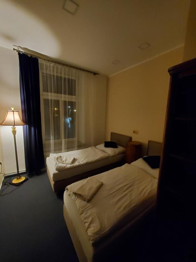 Hotel Koruna Penzion Teplice nad Metují Kültér fotó