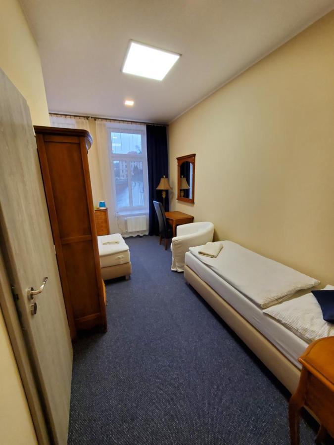 Hotel Koruna Penzion Teplice nad Metují Kültér fotó